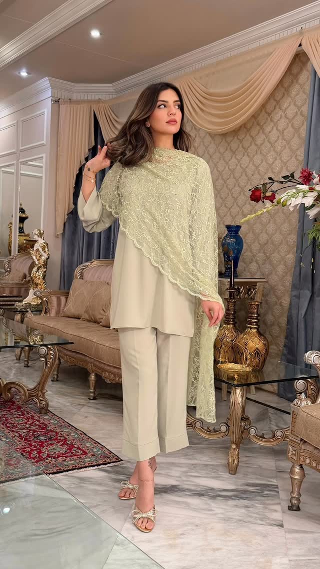 Draped in Elegance (Mint)